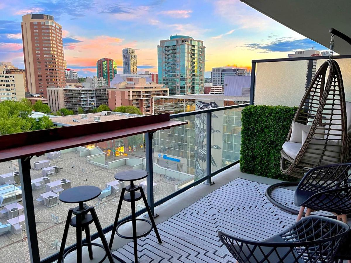 Luxury Dt, 2 Bedroom Deal, Private Balcony, Full Kitchen, Gym - Free Parking YYC 외부 사진