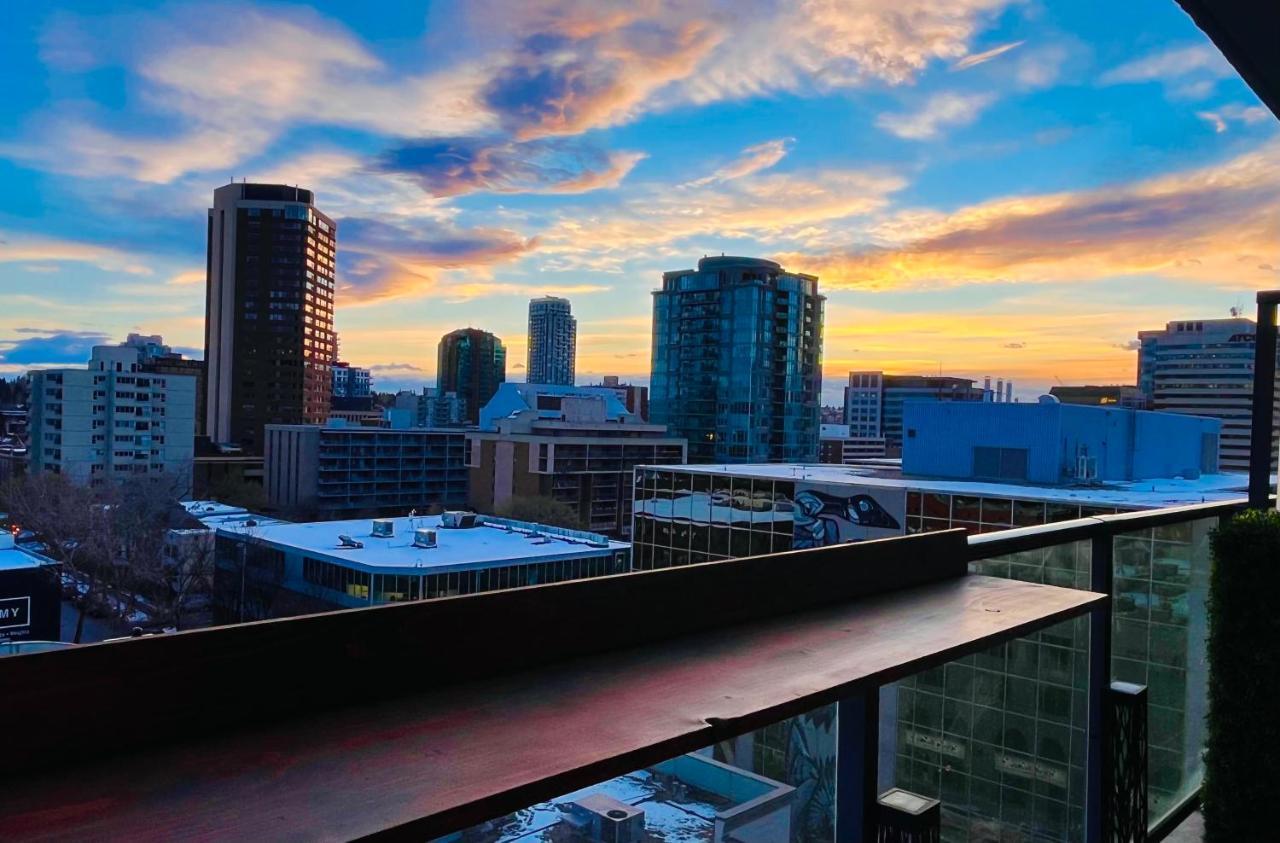 Luxury Dt, 2 Bedroom Deal, Private Balcony, Full Kitchen, Gym - Free Parking YYC 외부 사진