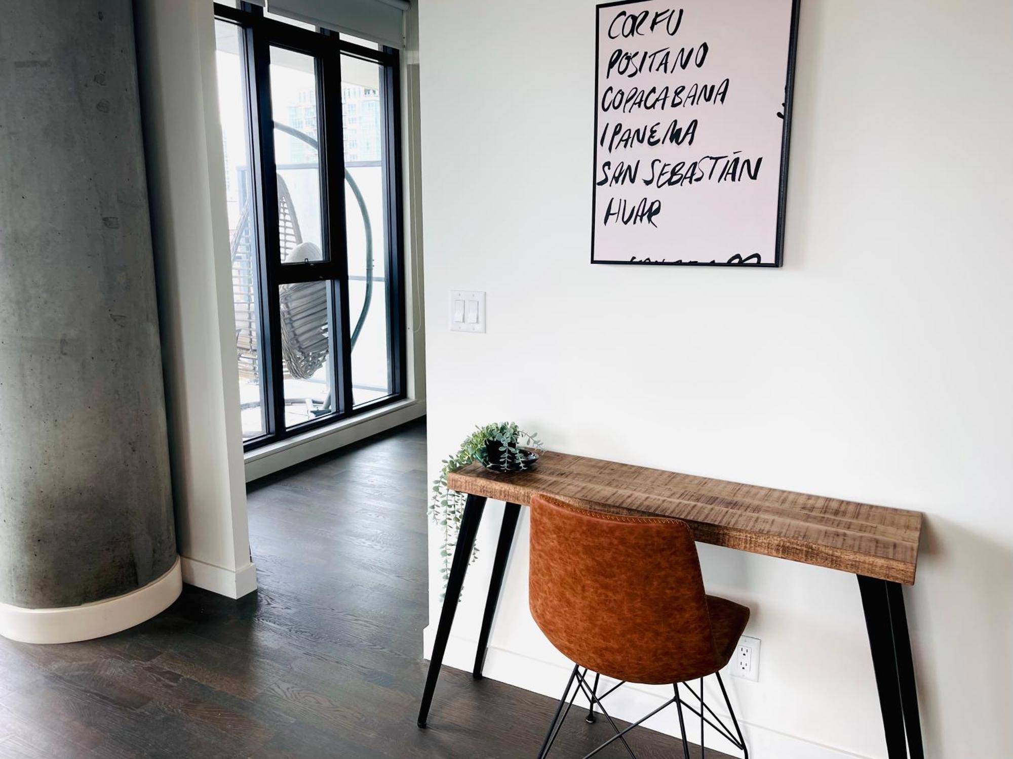 Luxury Dt, 2 Bedroom Deal, Private Balcony, Full Kitchen, Gym - Free Parking YYC 외부 사진