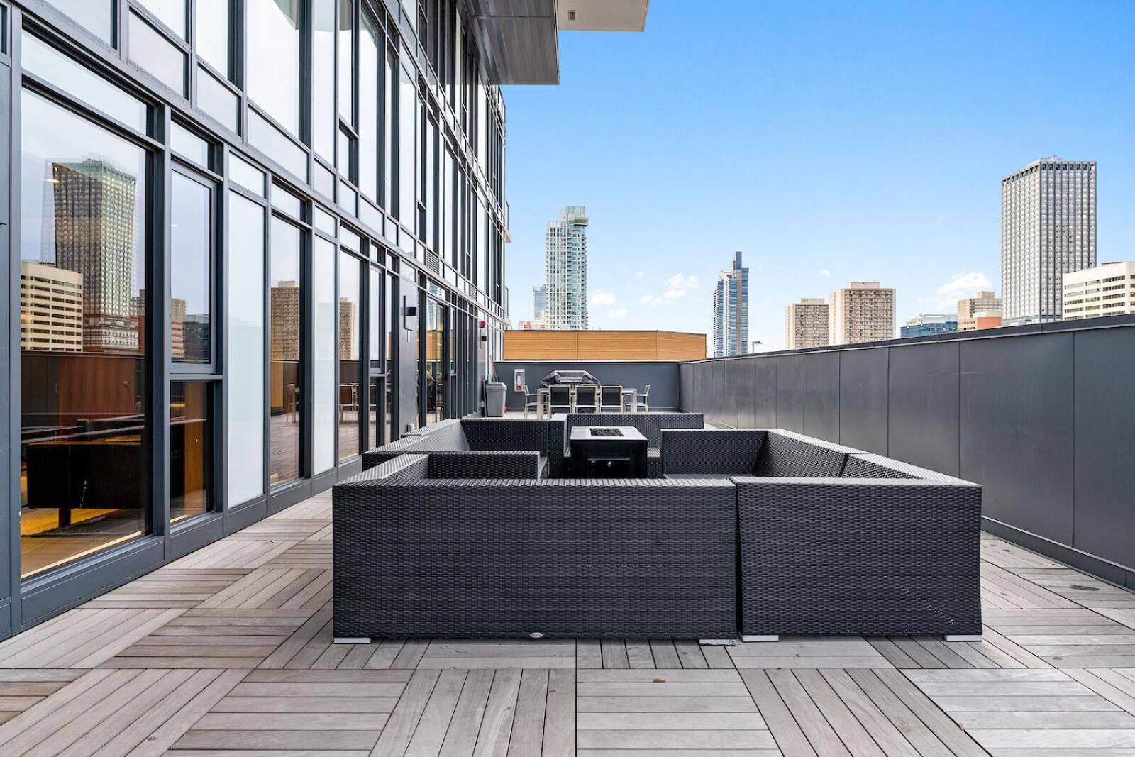 Luxury Dt, 2 Bedroom Deal, Private Balcony, Full Kitchen, Gym - Free Parking YYC 외부 사진