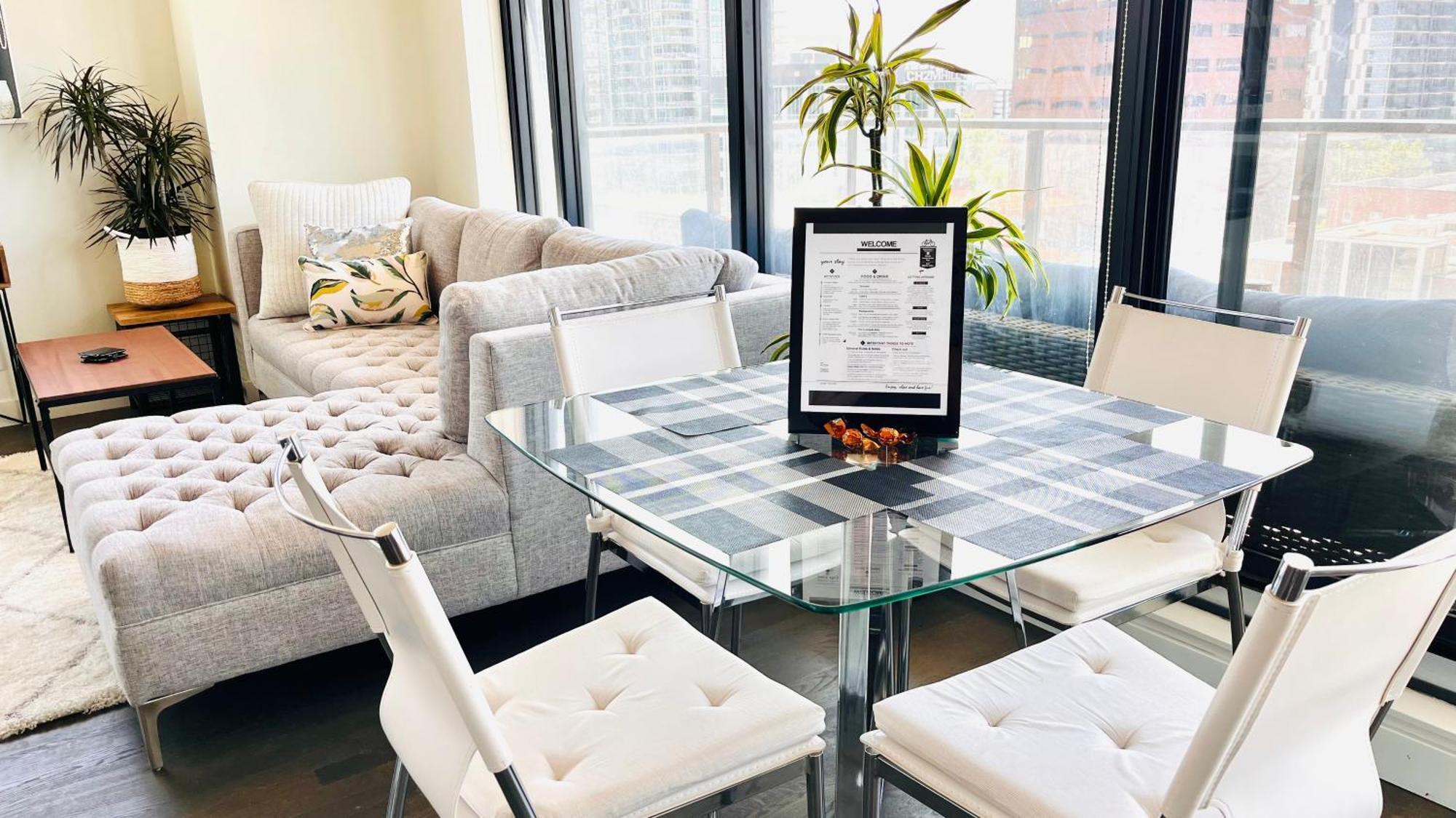 Luxury Dt, 2 Bedroom Deal, Private Balcony, Full Kitchen, Gym - Free Parking YYC 외부 사진